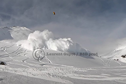 Avalanche snowkite accident