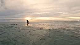 Une session apaisante de surf foil avec Keahi de Aboitiz.