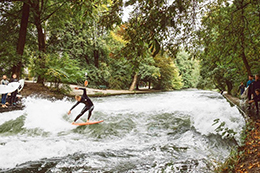 Du surf en ville avec Mick Fanning