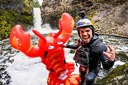 Le homard kitesurfer toujours plus fort !