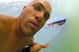 Kelly Slater dans sa piscine